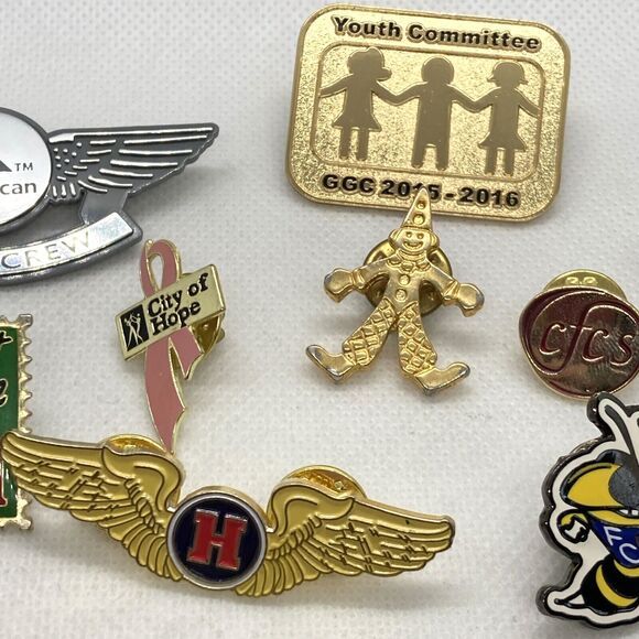 Lot of 19 Pins Garfield Darts Cards Smiths American Flight Crew Space Shuttle - Picture 5 of 9